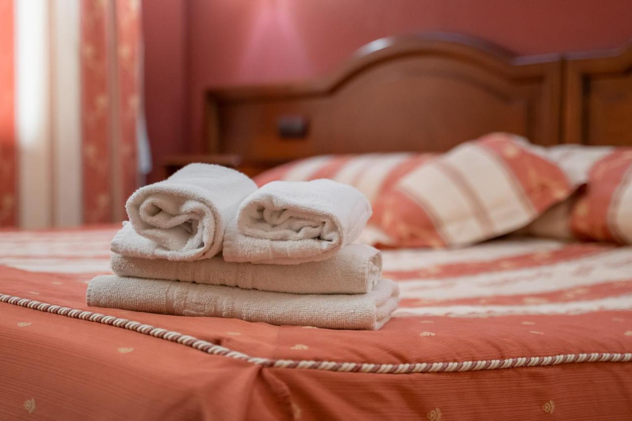 Hotel Puerta De Javalambre La Puebla De Valverde Eksteriør billede