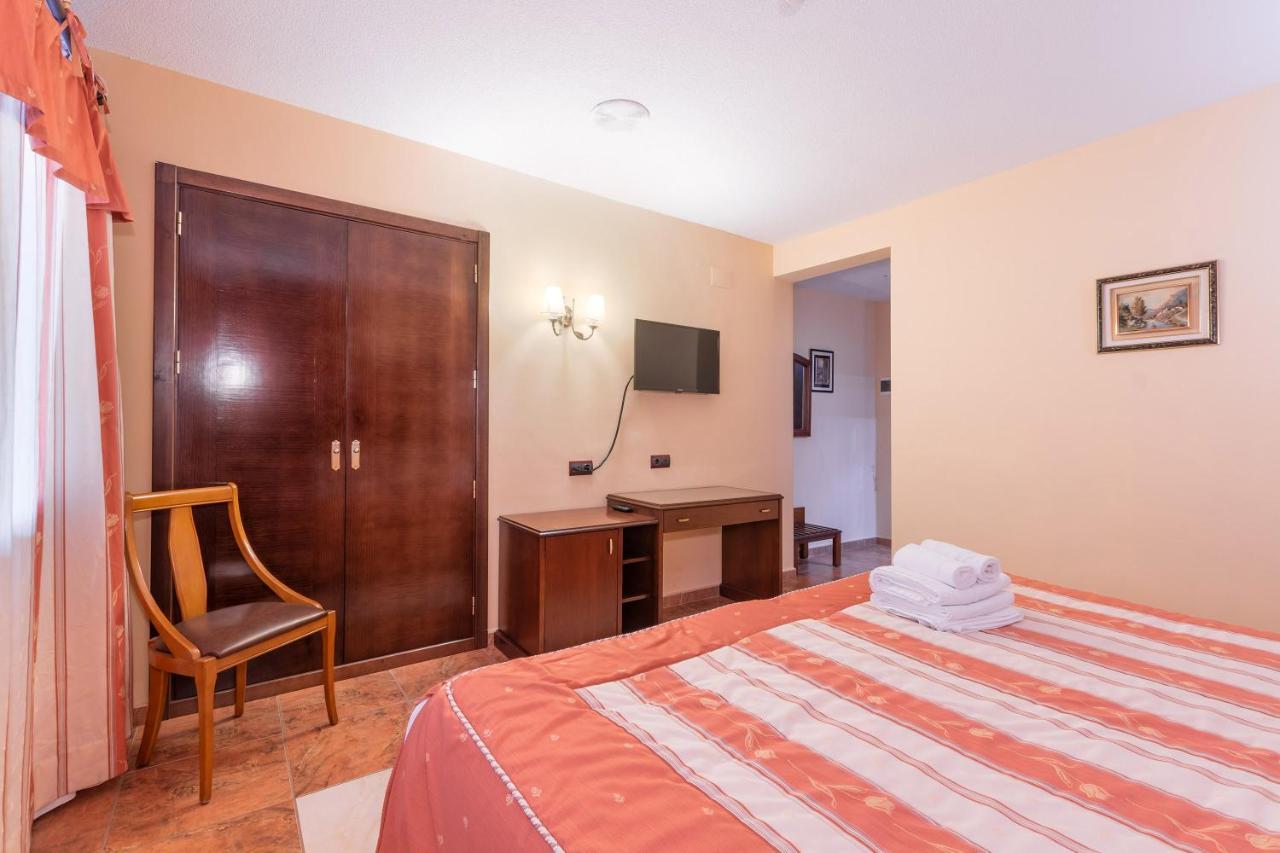 Hotel Puerta De Javalambre La Puebla De Valverde Eksteriør billede