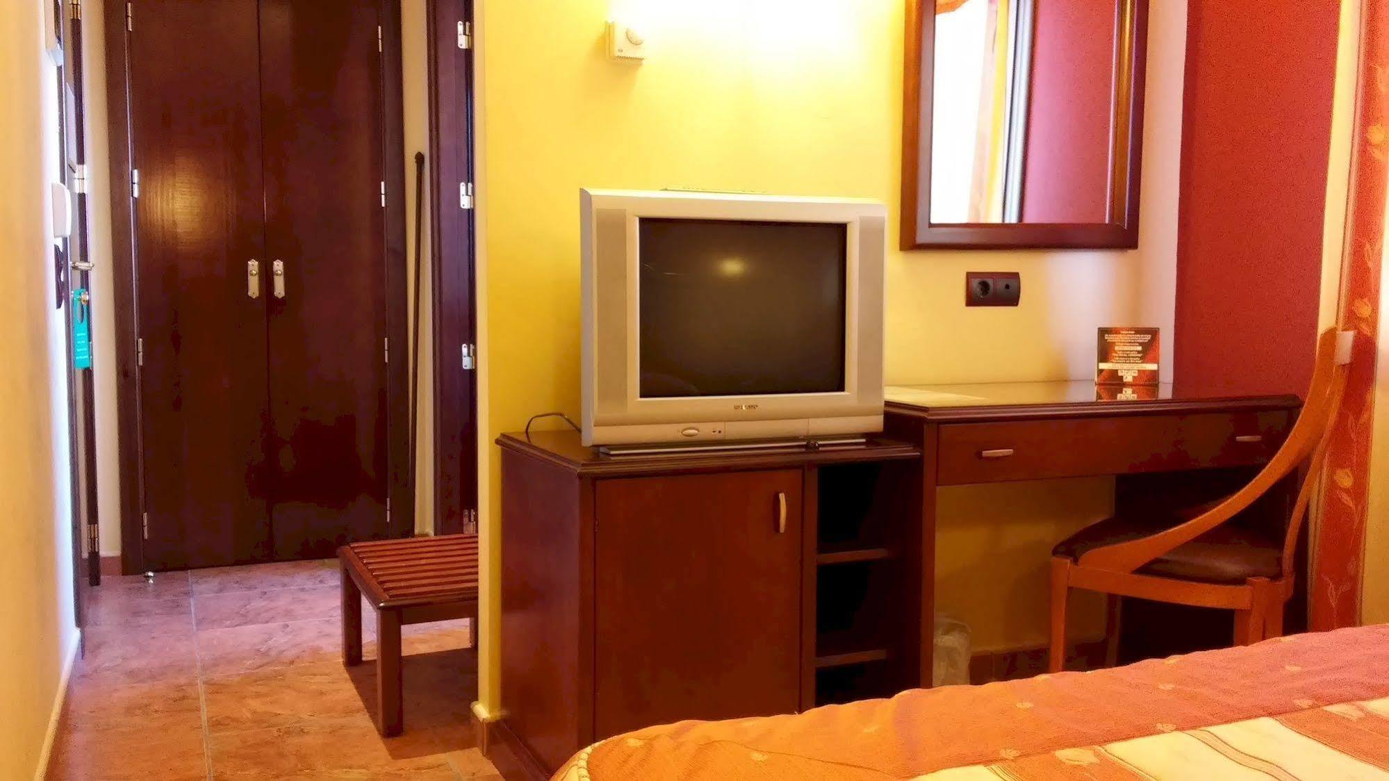 Hotel Puerta De Javalambre La Puebla De Valverde Eksteriør billede