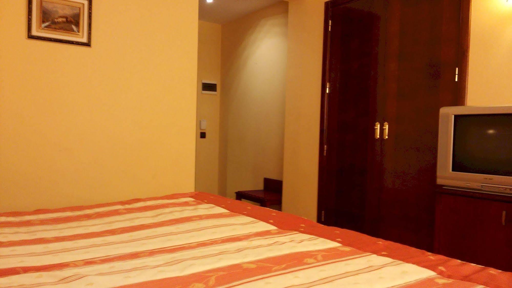 Hotel Puerta De Javalambre La Puebla De Valverde Eksteriør billede